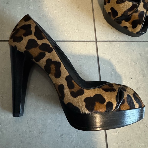 Stuart Weitzman Animal Print Peep Toe Heels - Picture 3 of 9